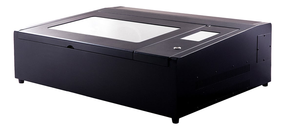 Zatvoren FLUX Beambox Pro iz perspektive.
